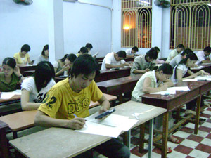 Giờ kiểm tra học kỳ của học viên lớp phổ cập phường 2 quận Bình Thạnh