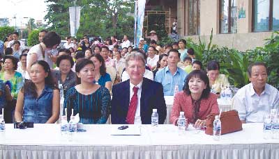 Tập đoàn Phan Thị Group, Ban Giám hiệu tài trợ chính cho chương trình - các bé của trường tham gia biểu diễn.