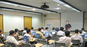Một giờ học của các giảng viên VN tại CMU với GS Anthony Lattanze, tháng 6-2008