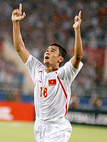 Thanh Bình và các đồng đội ở Olympic VN xuất sắc giành quyền vào chung kết Merdeka Cup 2008.