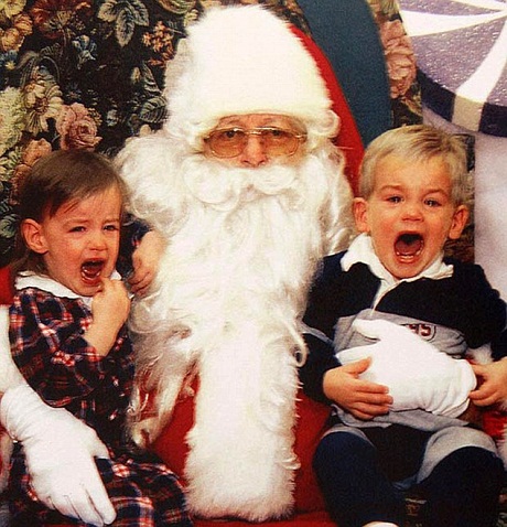 Hài hước hình ảnh những em bé khóc thét vì... ông già Noel