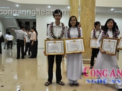 Cậu học trò xứ Nghệ giành Huy chương Olympic Tin học Châu Á