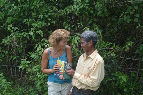 Một cảnh trong phim: bà Annette gặp lại ân nhân của mình tại Ô Kha, tháng 8.2014