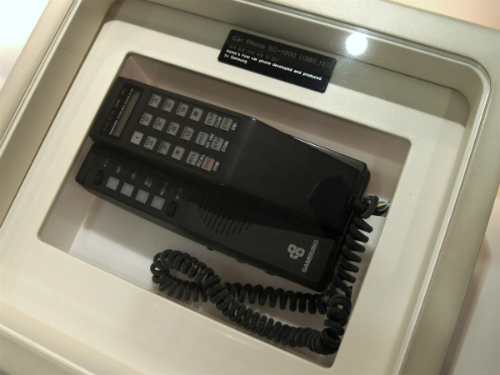Ban đầu, nó được tạo ra để làm điện thoại sử dụng trong xe.