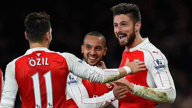 Từ trái sang: Ozil, Walcott và Giroud, ba cầu thủ đã mang về hai bàn thắng cho Arsenal - Ảnh: Reuters
