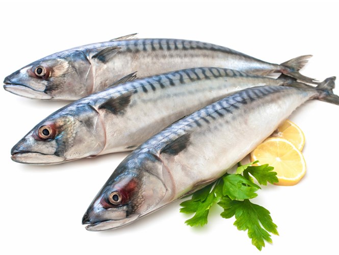 Omega 3 có trong cá và sản phẩm dầu cá - Ảnh: Shutterstock