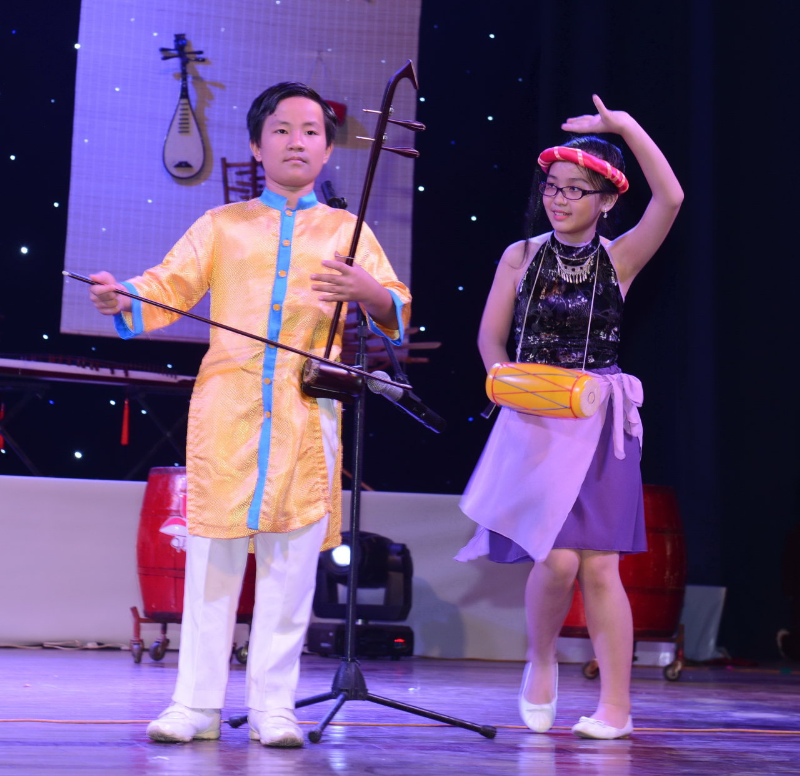 Học sinh tiểu học biểu diễn nhạc cụ dân tộc tại Liên hoan âm nhạc dân tộc do Phòng GD-ĐT quận 1, TP.HCM tổ chức - Ảnh: Như Hùng