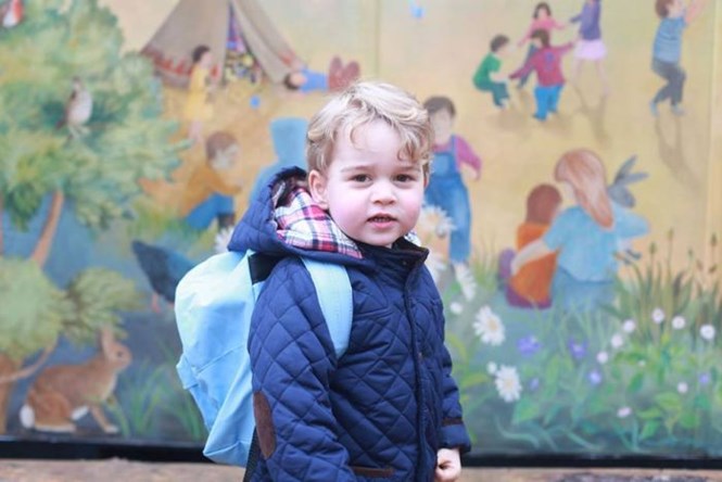 Bức ảnh hoàng tử bé nước Anh đi học ngày đầu tiên đang gây sốt - Ảnh: Điện Kensington 