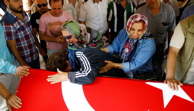 Bắt 13 nghi can trong vụ đánh bom sân bay Ataturk 