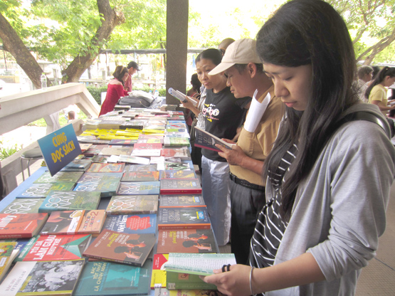 Cuộc thi “Người Việt viết sách – Lần 1” được tổ chức nhằm khơi dậy niềm say mê sáng tác, viết sách của người Việt Nam.
