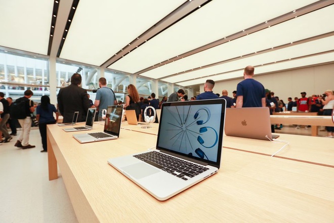 Bên trong Apple Store tại Trung tâm Thương mại Thế giới