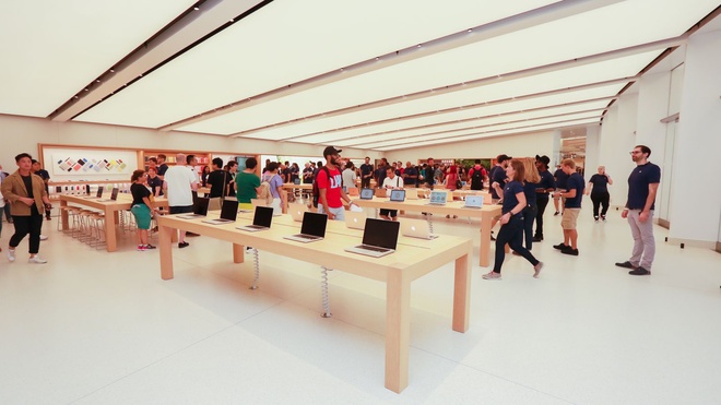 Bên trong Apple Store tại Trung tâm Thương mại Thế giới