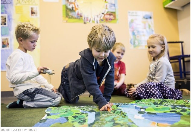 Một lớp học ở Phần Lan, người ta cho rằng học sinh sẽ học được nhiều hơn thông qua các trò chơi  /// Ảnh chụp màn hình The Huffington Post