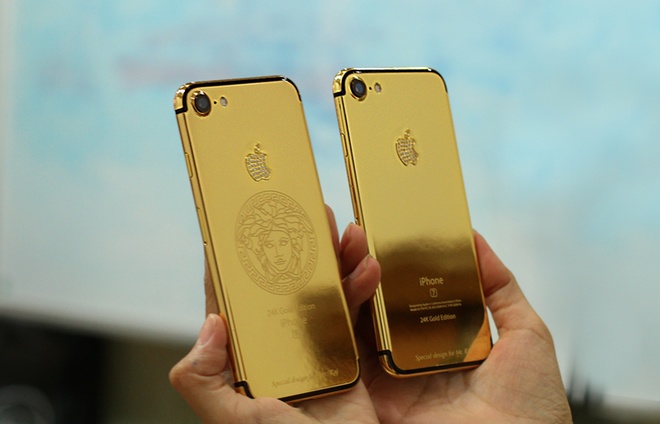 Bộ đôi iPhone 7 rồng vàng giá gần trăm triệu đồng