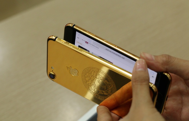 Bộ đôi iPhone 7 rồng vàng giá gần trăm triệu đồng