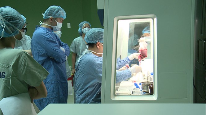 Ca cấy ghép tế bào gốc được thực hiện tại Bệnh viện Đà Nẵng /// Ảnh: Bảo Nguyên