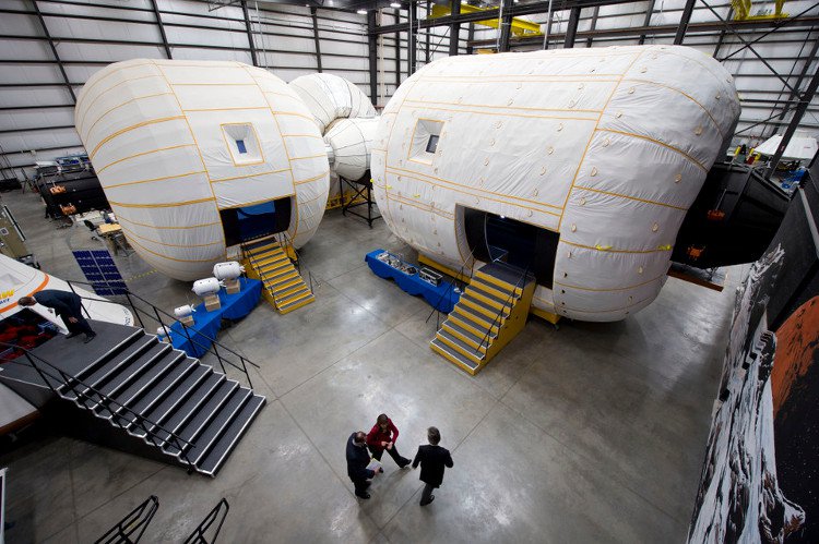 Các cấu trúc có thể bơm phồng lên, được thiết kế như một nơi để con người có thể cư trú do công ty Bigelow Aerospace phát triển. 