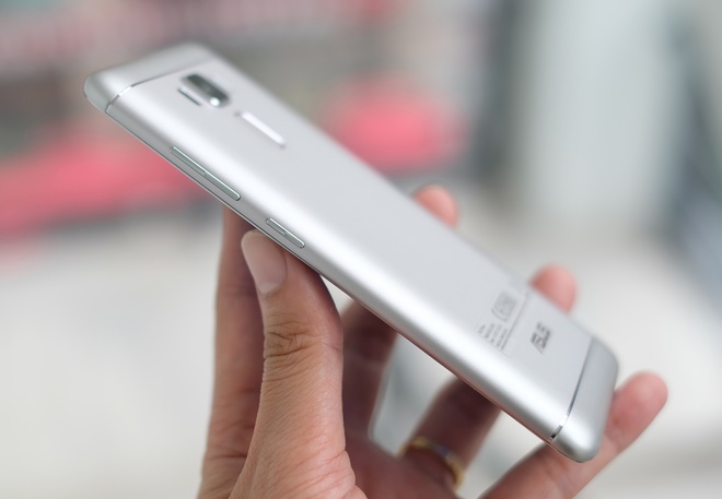Zenfone 3 phiên bản vỏ kim loại giá 5,99 triệu đồng