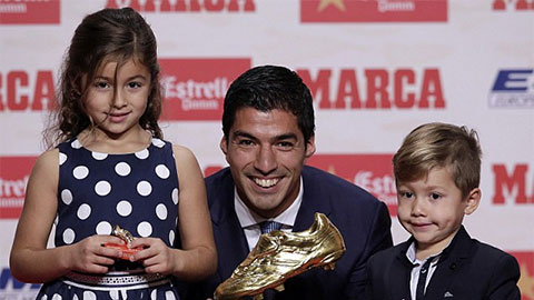 Suarez nghẹn lời trong ngày nhận Chiếc giày vàng