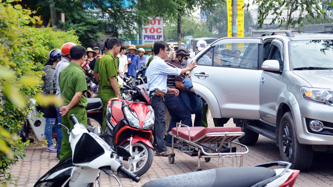Người nước ngoài đột tử trong ôtô ở Sài Gòn 