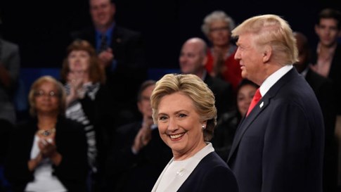 Giới trẻ điên cuồng lùng sục mặt nạ Donald Trump và Hillary Clinton chơi Halloween - ảnh 3