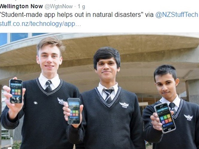 Hình ảnh 3 chàng trai trẻ với ứng dụng trên di động giúp người dùng nắm được thông tin khi thiên tai xảy ra /// Ảnh: Twitter/Nick Hyland