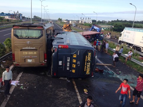 Tai nạn trên cao tốc Long Thành - Dầu Giây, ít nhất 5 người bị thương - ảnh 1