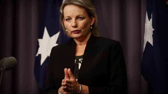 Bị tố lấy tiền công dùng việc tư, Bộ trưởng Úc từ chức 
