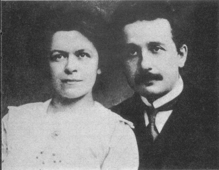 Nhà khoa học Einstein và vợ.