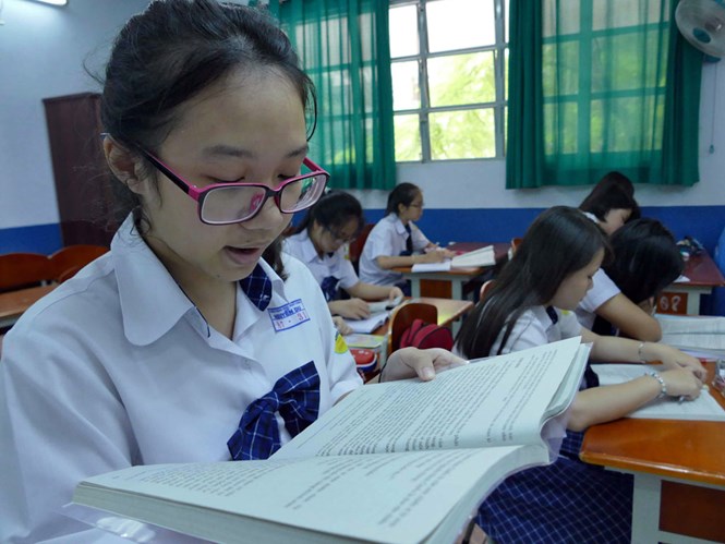 Học sinh lớp 12 Trường THPT Nguyễn Du (TP.HCM) trong giờ học môn văn /// Ảnh: Đào Ngọc Thạch