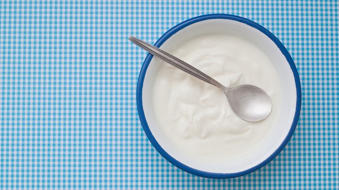 Lợi khuẩn từ sữa chua tốt cho hệ tiêu hóa nhưng cơ thể lại thường xuyên thiếu lợi khuẩn  /// Ảnh: Shutterstock