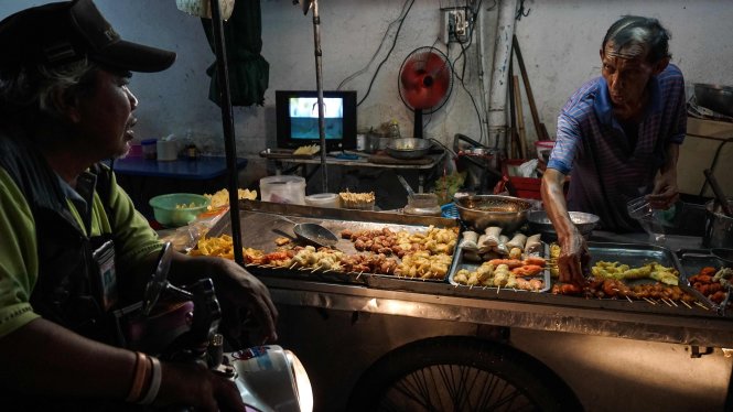 Bangkok cấm thức ăn đường phố 