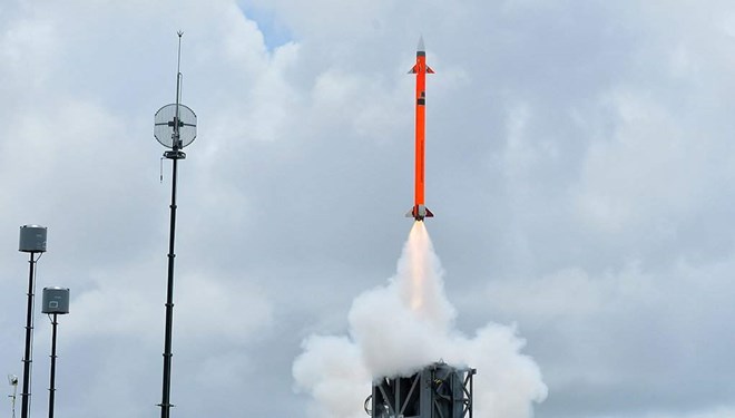 Ấn Độ thử thành công tên lửa từ chiến hạm