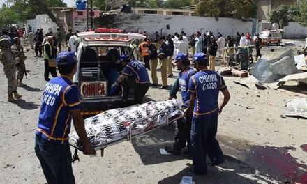Đánh bom xe gần đồn cảnh sát Pakistan, 31 người thương vong ảnh 1