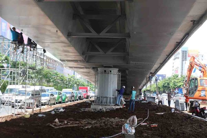 Thông xe cầu vượt cửa ngõ sân bay Tân Sơn Nhất ngày 3-7 