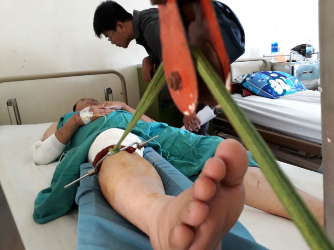 Xe giường nằm lật tại Khánh Hòa, 11 người bị thương nặng 