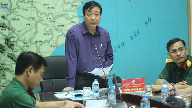 Ông Trần Quang Hoài chỉ đạo tại cuộc họp ứng phó áp thấp nhiệt đới sáng 25.9 /// Ảnh Phan Hậu