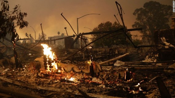 Nhiều căn nhà của người dân phía Bắc California bị thiêu rụi. Ảnh: CNN