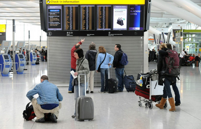 Hành khách tại sân bay quốc tế London Heathrow ở Anh /// AFP
