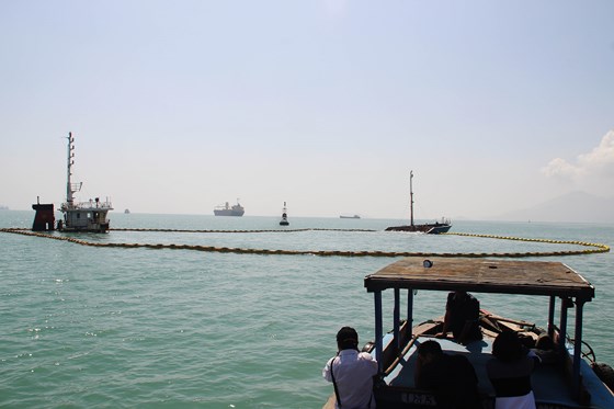 10.000 lít dầu trên tàu chìm ở vịnh Quy Nhơn biến mất kỳ lạ, nghi có "dầu tặc" ảnh 1