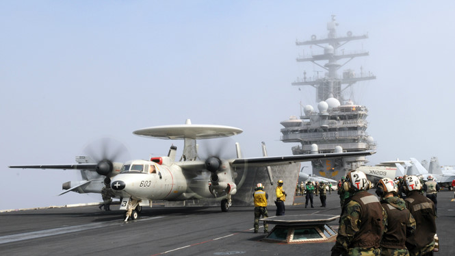 Máy bay hoạt động trên tàu sân bay USS Ronald Reagan /// Ảnh: Hải quân Mỹ