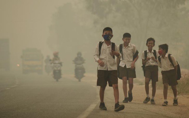 Không khí ô nhiễm bóp nghẹt tim, phổi 17 triệu trẻ em - Ảnh 1.