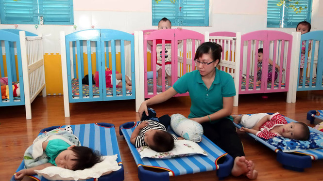 Một số trường tại TP.HCM nhận giữ trẻ từ 6 tháng tuổi nhưng nhu cầu của phụ huynh không nhiều /// Ảnh: Đào Ngọc Thạch
