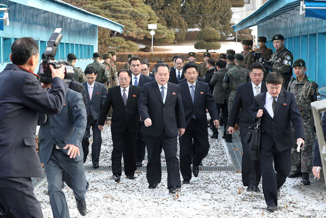 Phái đoàn Triều Tiên tới khu phi quân sự để đàm phán với Hàn Quốc /// Reuters