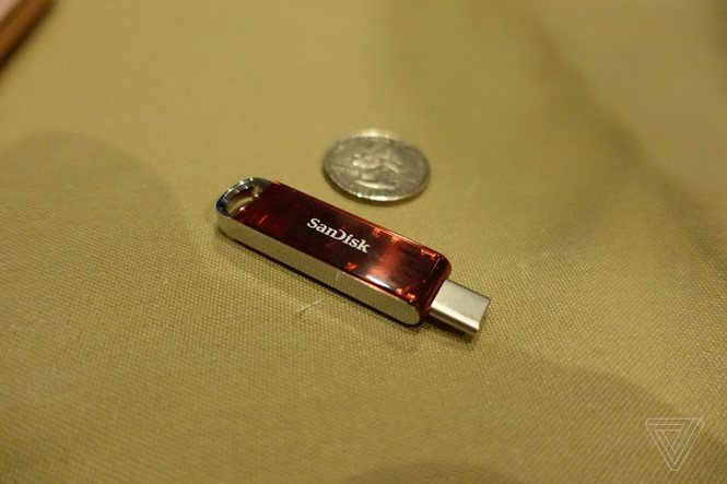 Mẫu USB-C cực kỳ nhỏ gọn của SanDisk /// Ảnh: Theverge