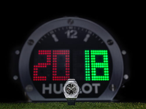 Hàng loạt trọng tài WorldCup 2018 đeo đồng hồ thông minh Hublot - 2