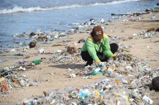 Việt Nam nằm trong 5 nước thải rác nhựa xuống biển nhiều nhất thế giới - Ảnh 1.
