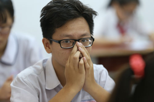 Thí sinh dự thi tuyển sinh lớp 10 ở TP HCM. Ảnh: Quỳnh Trần.
