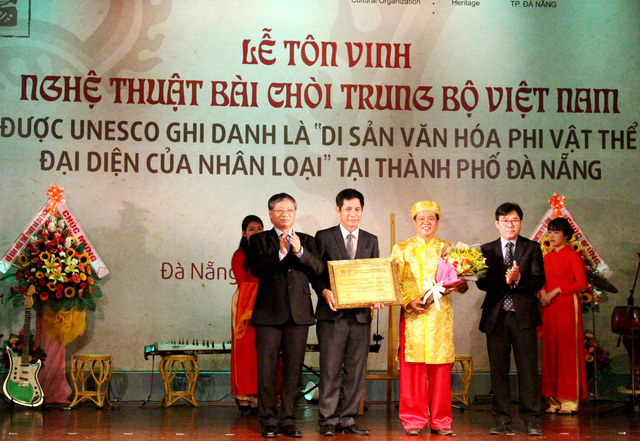 Đà Nẵng đón nhận bằng UNESCO ghi danh bài chòi - Ảnh 2.