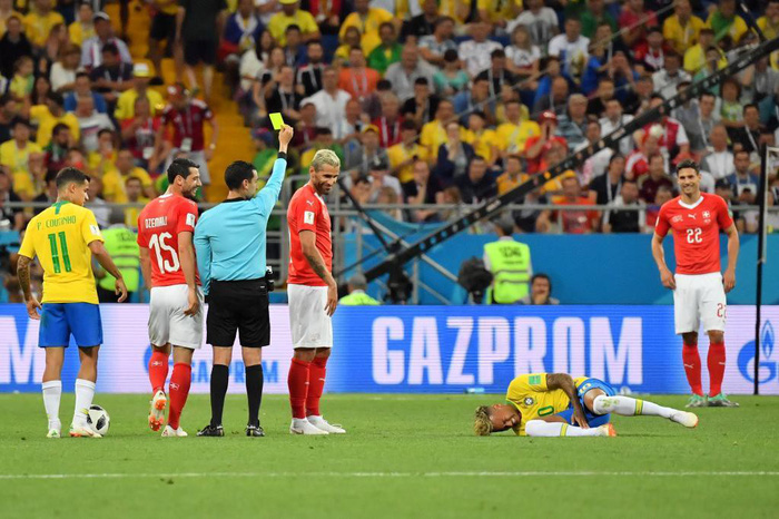 Neymar ngã sấp, ngã ngửa’ nhiều nhất tại World Cup 20 năm qua  - Ảnh 10.